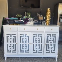 Stunning Sideboard New Condition White Color And Gold Hardware 55x17x37 Tempered Glass Doors Regulable Shelves