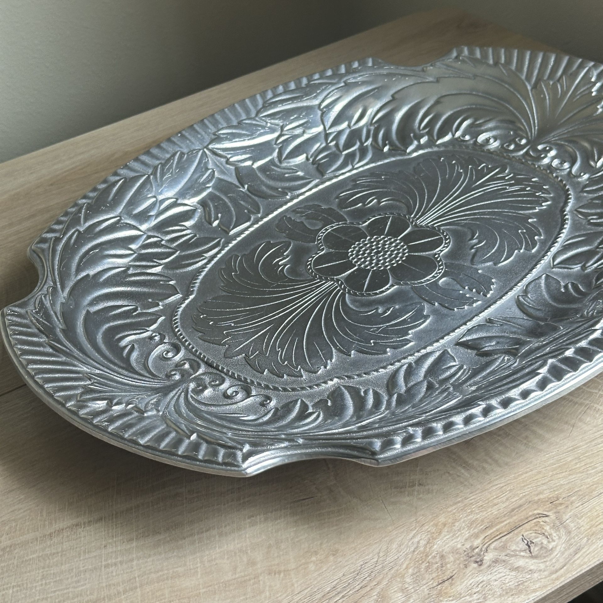 WILTON Armetale Acanthus Large Oval Metal Tray / Platter, Silver Color, quality