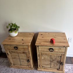 2 nightstands/end tables