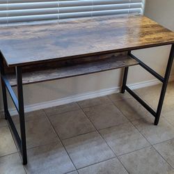 Wood Desk/Table (Rich Wood Grain Top) 