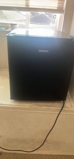 Galanz Black Compact Mini Fridge