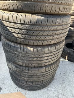 225/65r17 Michelin tires en excelentes conditiones de Vida las 4