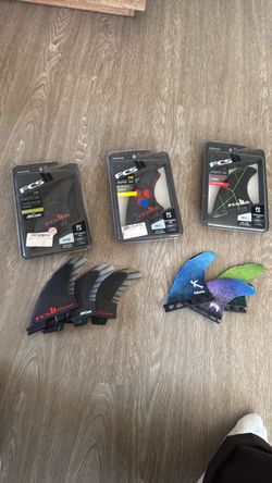 FCS II  Surfboard Fins Bundle