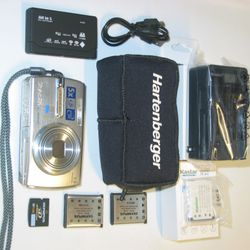 Olympus Stylus 780 7.1MP All-Weather Digital Still Photo Camera w/XD card & Reader