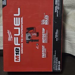 Milwaukee
M18 FUEL 18V Lithium-Ion Brushless Cordless 1 in. SDS-Plus Rotary Hammer (Tool-Only)