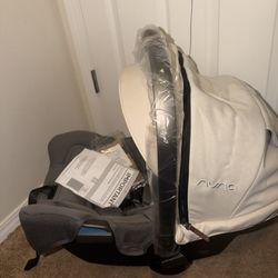 Nuna Car seat 