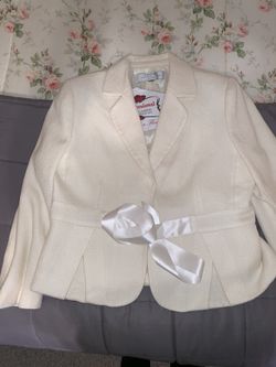 Tahari Cream Petite Blazer.. Semi New ..
