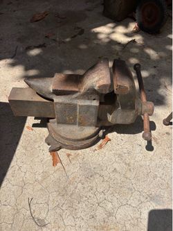 Old heavy vise