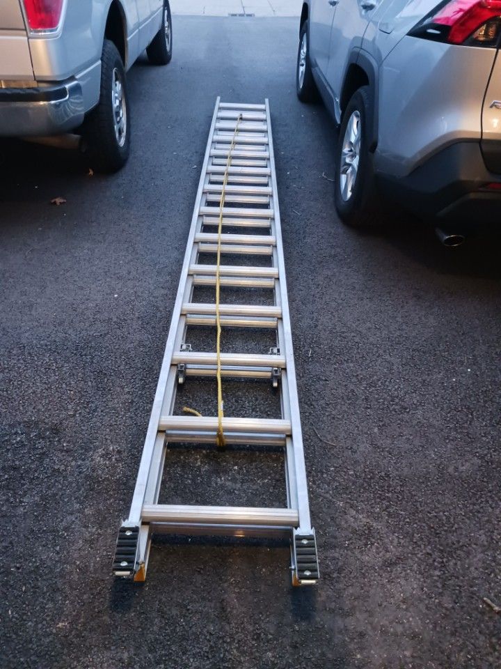 Warner 28 Ft. H Aluminum Extension Ladder Type II 225 Lbs Capacity