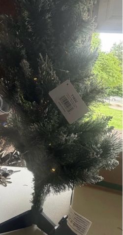 3” nearly natural pre lit tree T1632