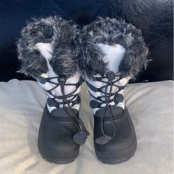 Snow boots