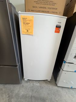 Whirlpool Upright Freezer White