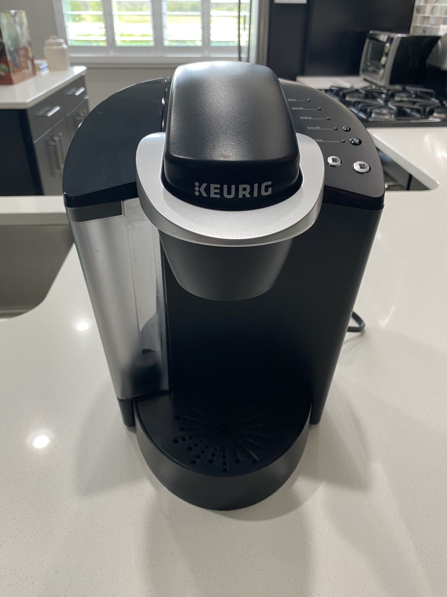 Excellent condition 1 Keurig 1 Cuisinart coffee makers $65 for both