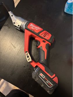Milwaukee Double Cut Shear with 5ah battery