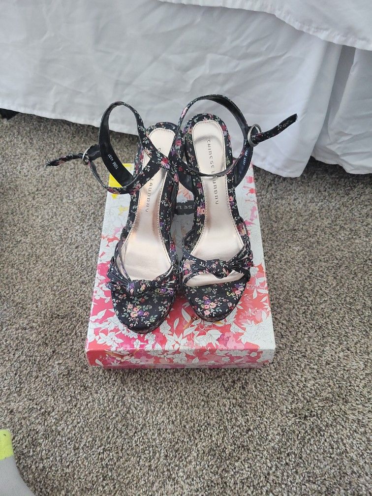 Chinese Laundry, Wedge Sandal, Black Floral Print Size 10.