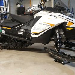 2017 BRP ski doo 850 e-tec renegade