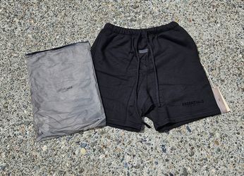 Black Essentials shorts size S&M