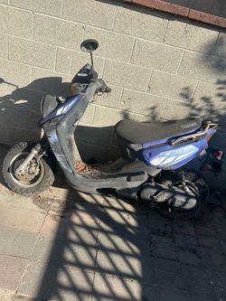 Yamaha Moped Scooter – Parts or Repair