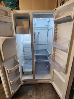 Frigidaire side by side refrigerator freezer fridge