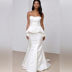 Beautiful Wedding Dress - Never been worn, straight from the box.