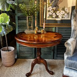 ✨ Vintage Round End / Accent Table with Inlaid Top ✨ 
