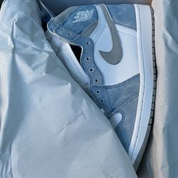 Jordan 1 Hyper Royals 