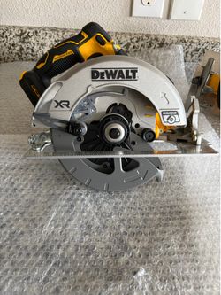 DeWalt 20v XR 7-1/2 circular saw (Tool only)