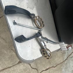 Brass Knuckles Shaped Foot Pegs & Harley Mid Controls