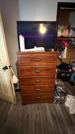 5-Drawer Wooden Chest Dresser with 32” TV