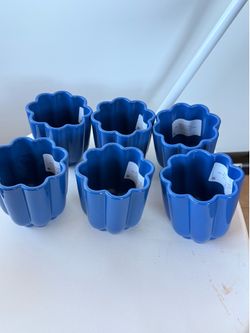 Macetas de plastico azul nuevos