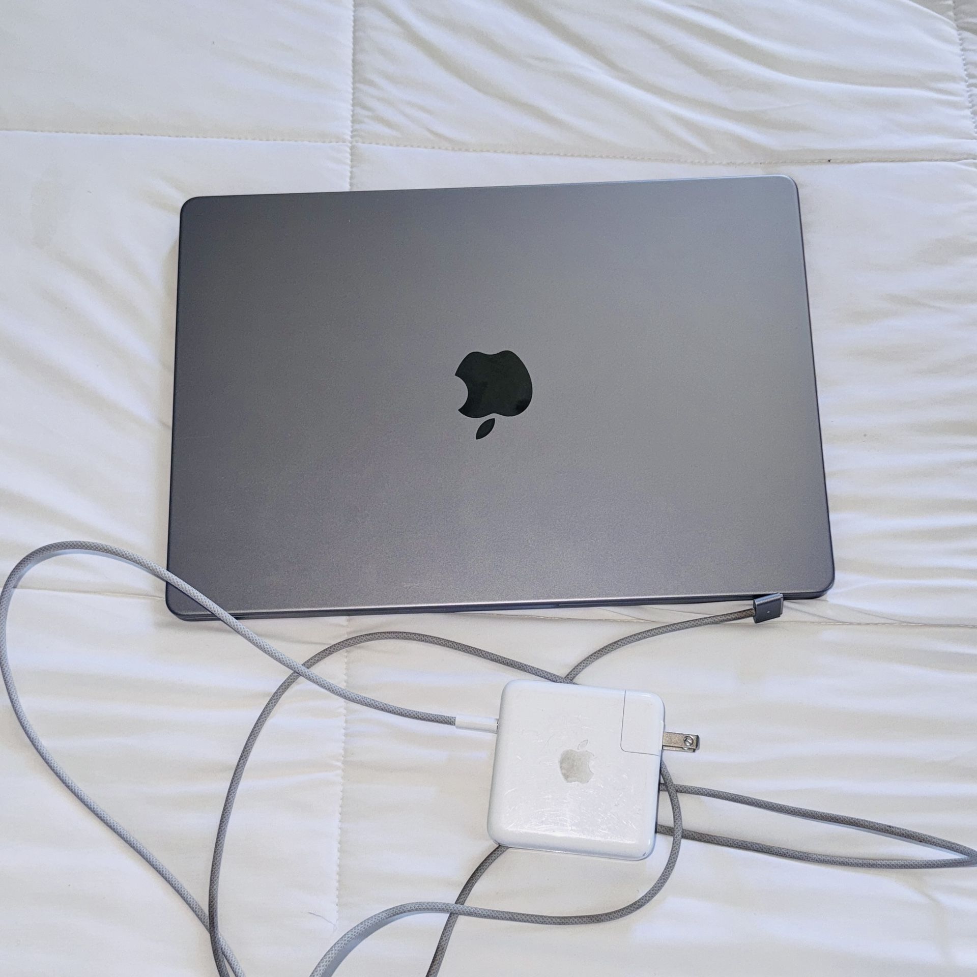 14-inch MacBook Pro Apple M3 Chip with 8‑Core CPU and 10‑Core GPU - Space Gray