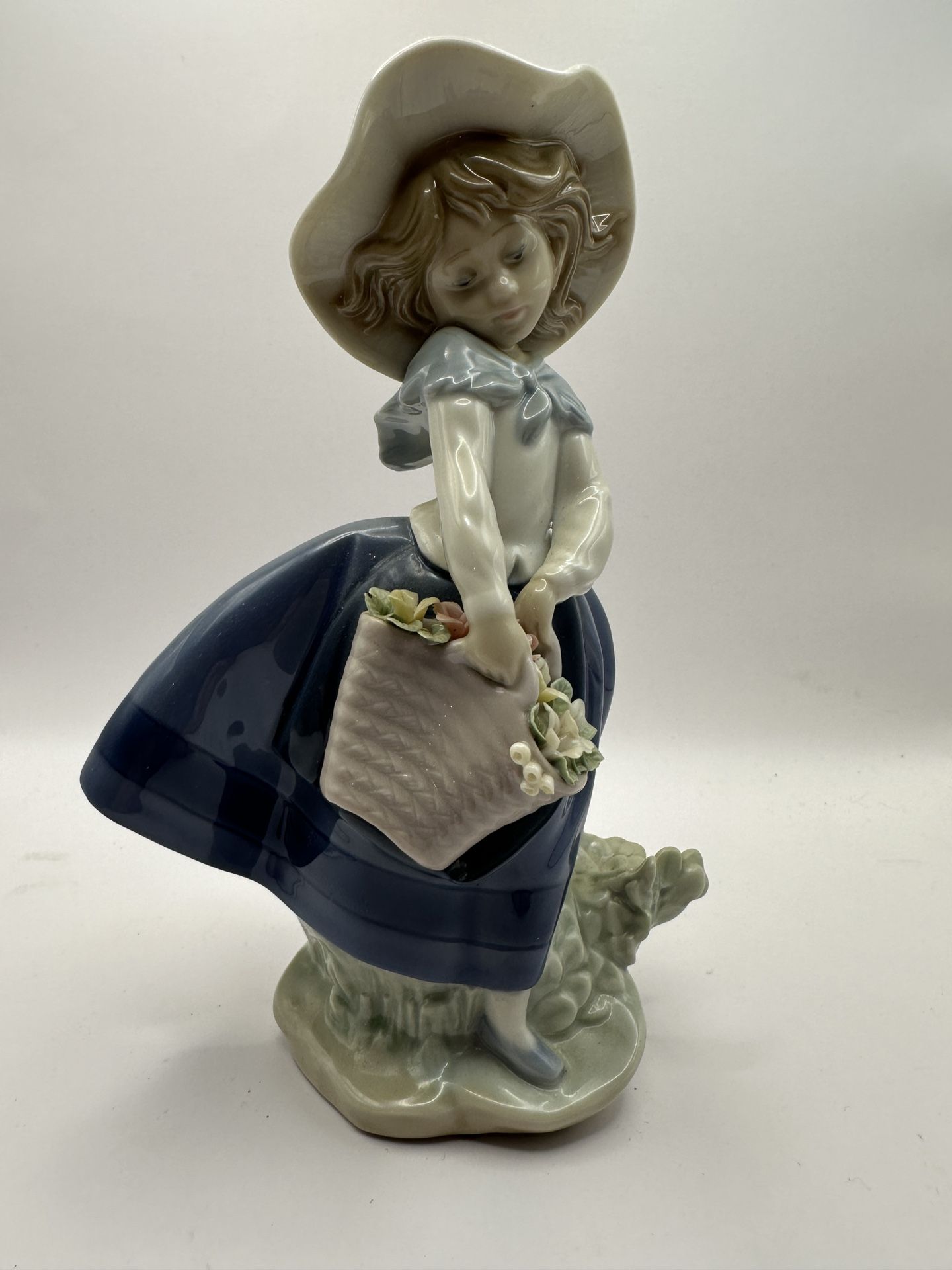 Pretty Pickings Ladro Figurine