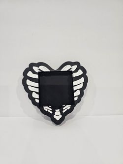 Skeleton heart post it note holder