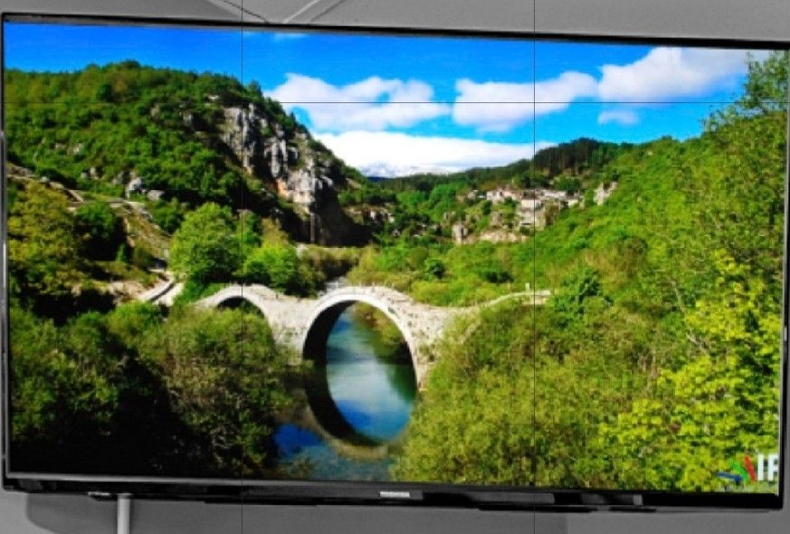 40' TOSHIBA  w/Swivel Mount   Used Less Than A YEAR