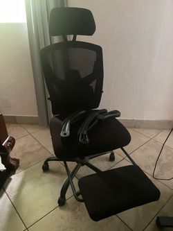 Black Mesh Ergonomic Office Chair with Footrest