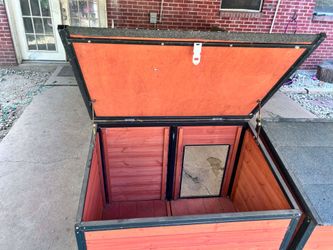 Lodge Style Wooden Dog Houses with Steel Frames