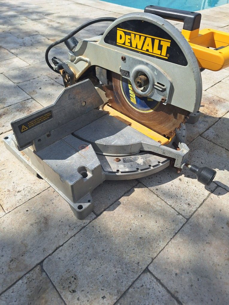 Sierra Dewalt De Angulo