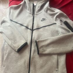 Nike Tech (Medium) Tapn‼️