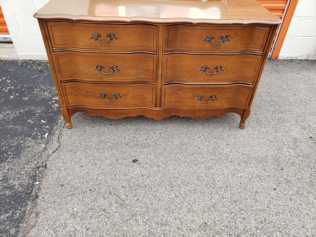 Bed Room Dresser