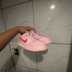 PINK WOMEN NIKE DUNKS