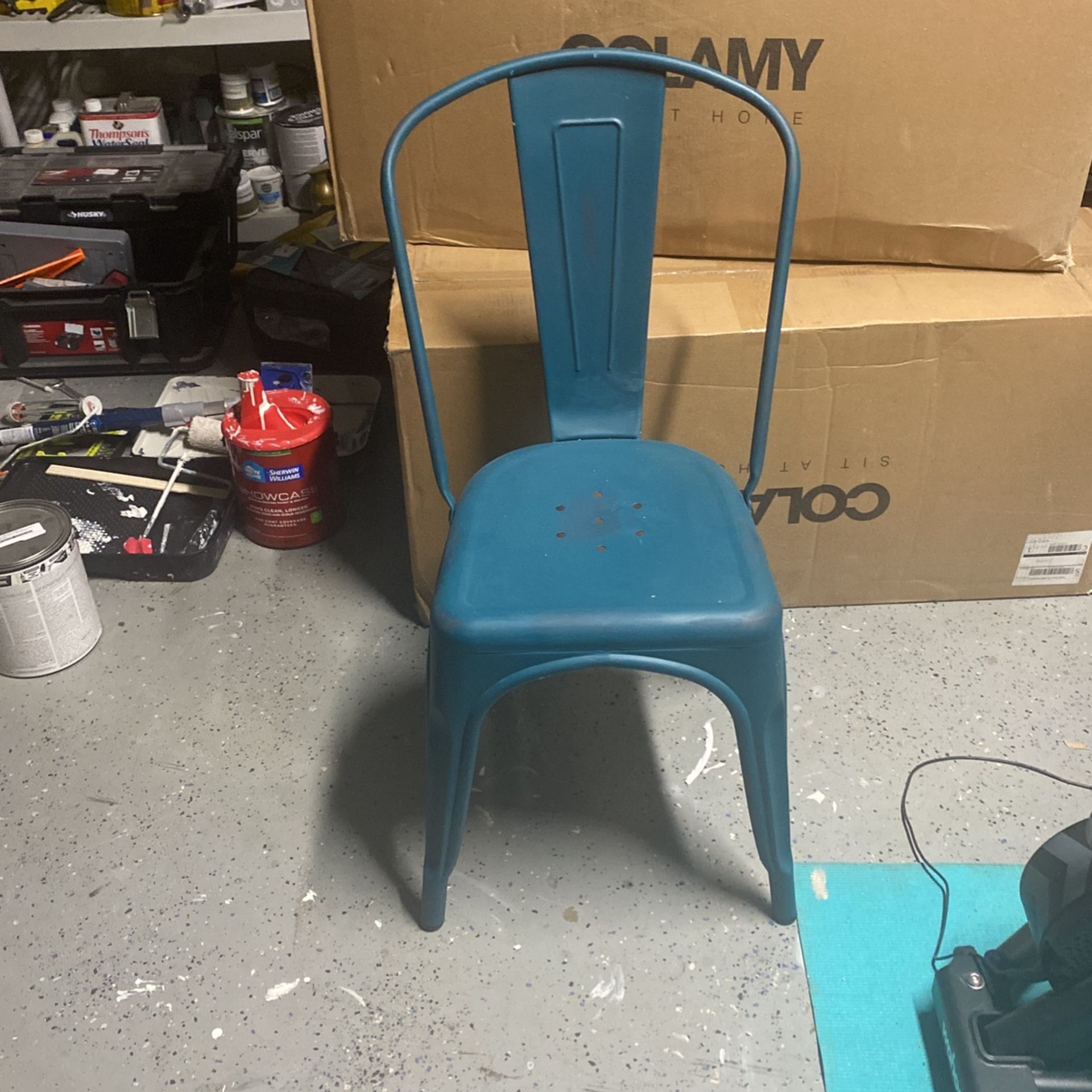 If you're a trendsetter looking for your next great find, you've come to the right place. This colorful metal dining chair will look spec