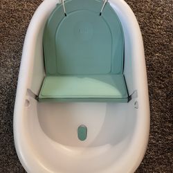 Frida Baby Grow With Me Bathtub