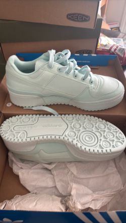 Women’s 8.5 Adidas Forum Bold W Originals