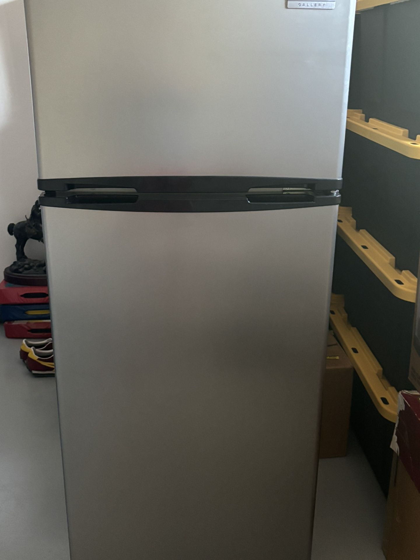 Frigidaire 7.5cu Refrigerator