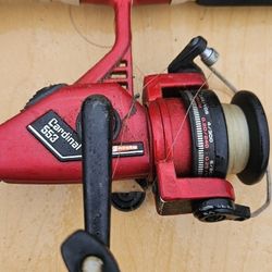 4 Reels,, On 3 Poles.. 1 Pole Has A broken End..