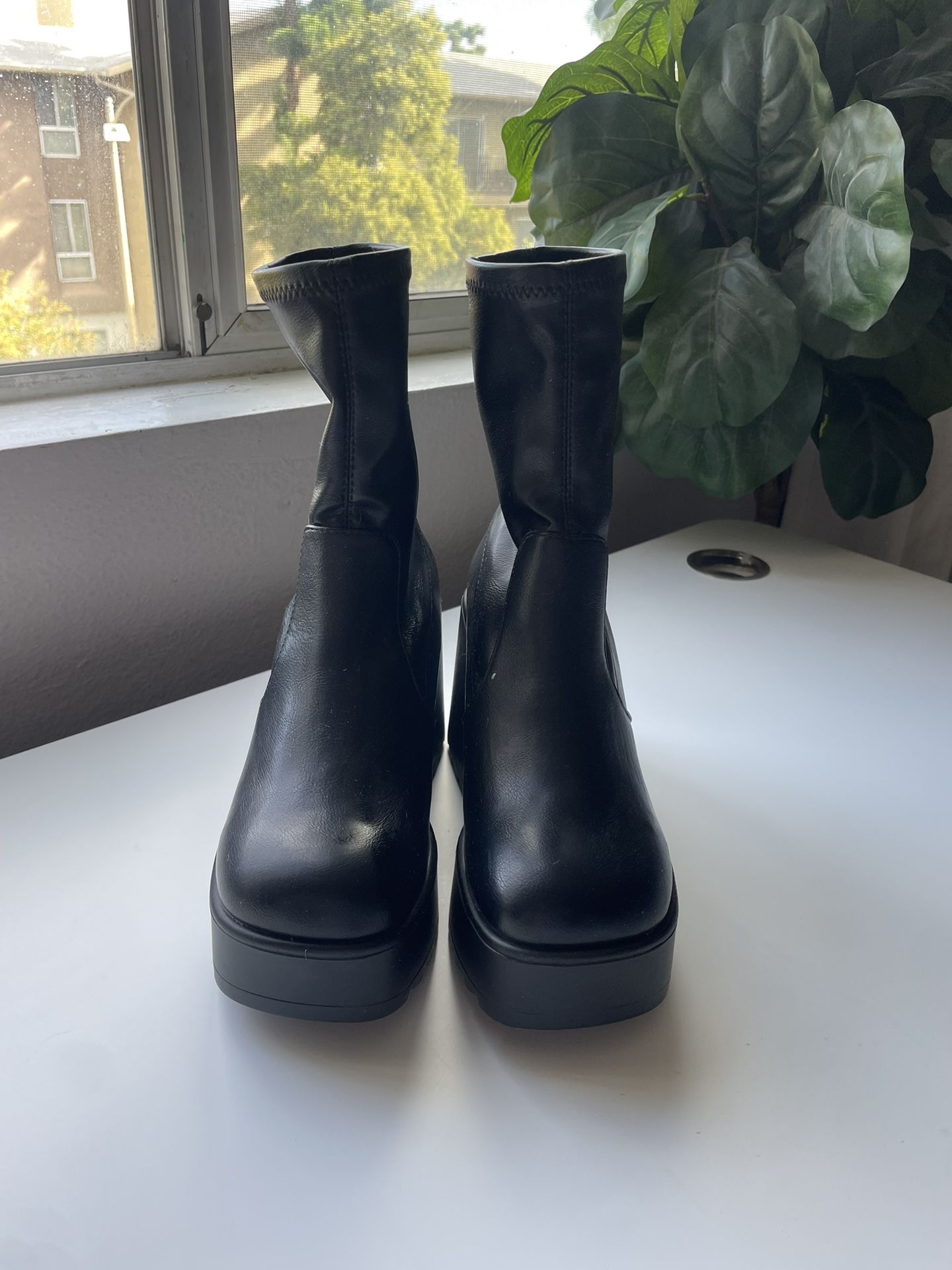 Black Boots 