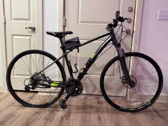 GT Transeo 4.0 Hybrid Bike•Disc Brakes•Suspension•24-Speed•700c•Free Frame Lock