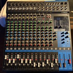 Yamaha MG16XU 16-Channel Analog Mixer with USB and FX – Excellent Condition
