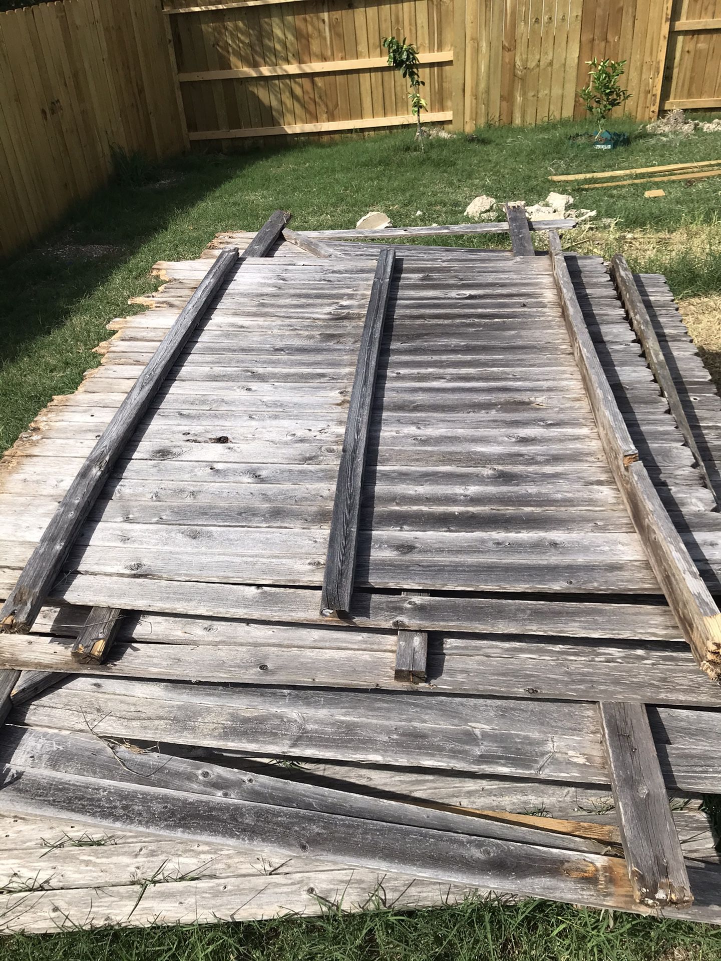 Free Used Fence Pickets