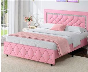 Queen size bedframe